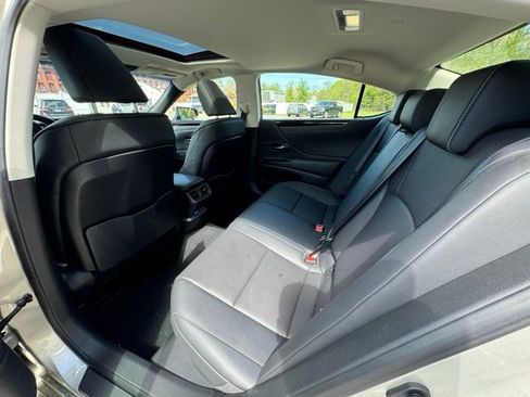 Used 2019 Lexus ES 300h w/ Premium Package FWD image 15
