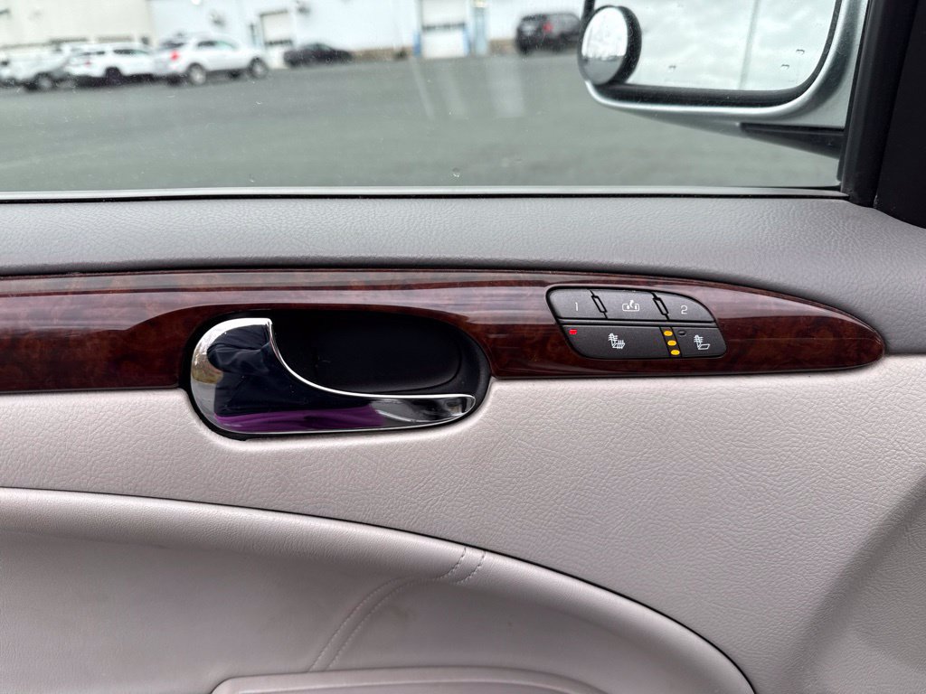 Used 2011 Buick Lucerne CXL FWD image 11