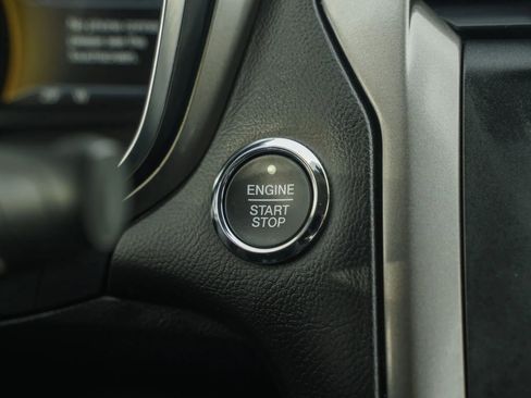 Used 2017 Ford Fusion SE w/ Fusion SE Technology Package image 22