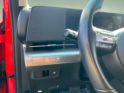 Used 2025 Hyundai Kona SEL AWD/4WD image 11