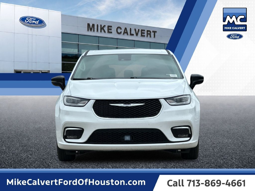 Used 2024 Chrysler Pacifica Touring-L FWD image 8