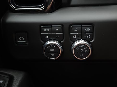 Certified 2024 GMC Sierra 1500 AT4 w/ Technology Package AWD/4WD image 28