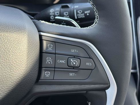 Used 2025 Jeep Grand Cherokee Altitude AWD/4WD image 23
