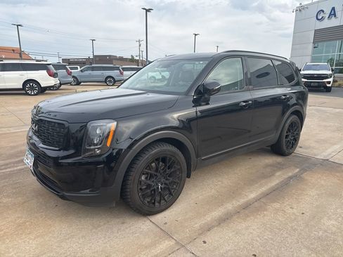 Used 2022 Kia Telluride EX w/ EX Premium Package image 2
