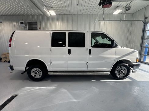 Used 2024 GMC Savana 2500 w/ Driver Convenience Package RWD image 2
