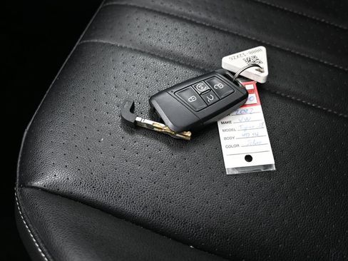 Used 2022 Volkswagen Tiguan SE FWD image 33