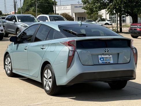 Used 2016 Toyota Prius Four w/ Advanced Technology Package FWD image 5