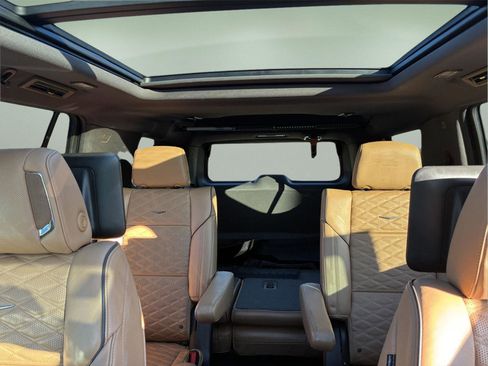 Used 2023 Cadillac Escalade Sport w/ LPO, ONYX Package image 33