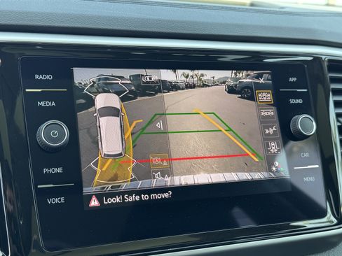 Used 2023 Volkswagen Atlas SE w/ Panoramic Sunroof Package FWD image 25