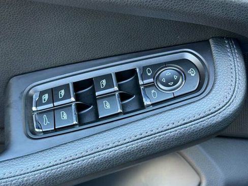 Used 2023 Porsche Macan AWD/4WD image 14