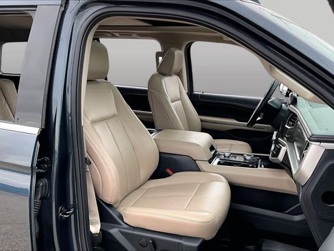 Used 2022 Ford Expedition XLT AWD/4WD image 9