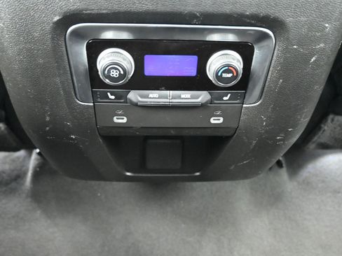 Used 2024 Chevrolet Tahoe Premier AWD/4WD image 19