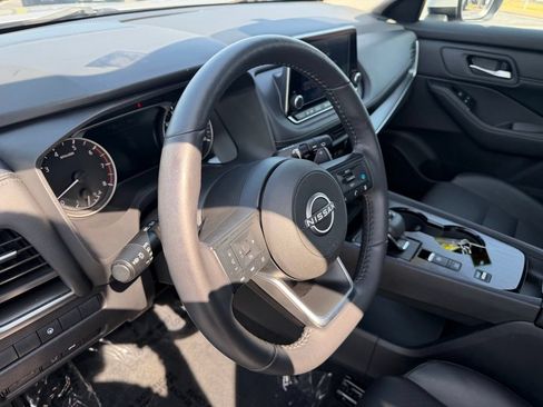 Used 2024 Nissan Rogue SV w/ SV Premium Package FWD image 19