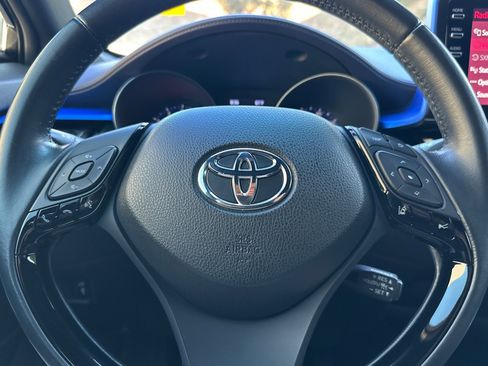 Used 2020 Toyota C-HR XLE image 24