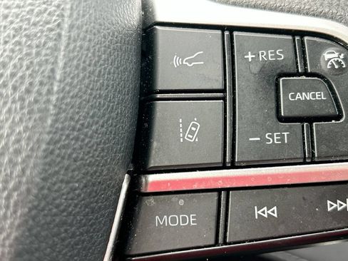 Used 2022 Toyota Highlander L FWD image 8