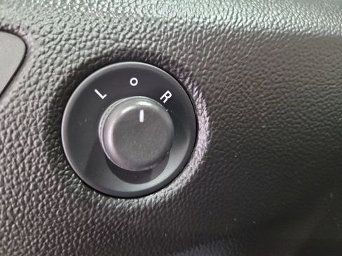 Used 2017 Chevrolet Cruze LT image 40