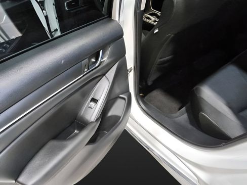 Used 2019 Honda Accord EX image 18