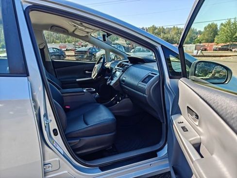 Used 2013 Toyota Prius V Five image 15