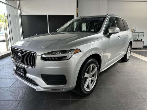 Certified 2022 Volvo XC90 T6 Momentum image 9
