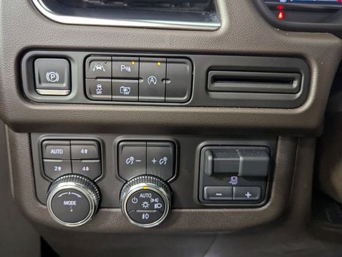 Used 2024 GMC Yukon SLT w/ SLT Luxury Package AWD/4WD image 15