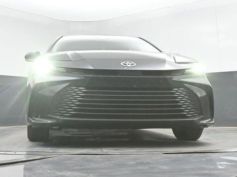 Used 2025 Toyota Camry LE FWD image 28