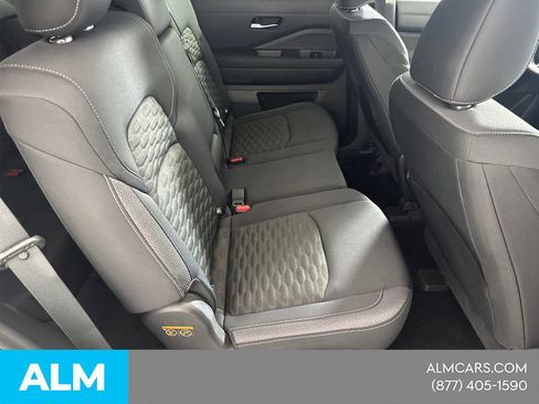 Used 2022 Nissan Pathfinder SV FWD image 18