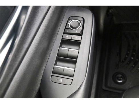 Used 2025 Toyota Prius Plug-In Hybrid image 20