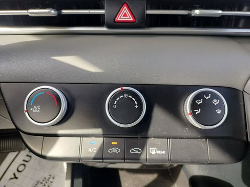 Used 2021 Hyundai Elantra SE image 36