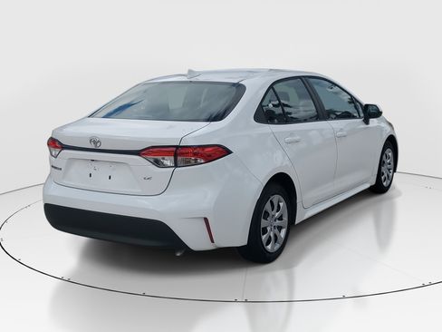 Used 2023 Toyota Corolla LE image 3