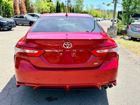 Used 2019 Toyota Camry SE FWD image 4
