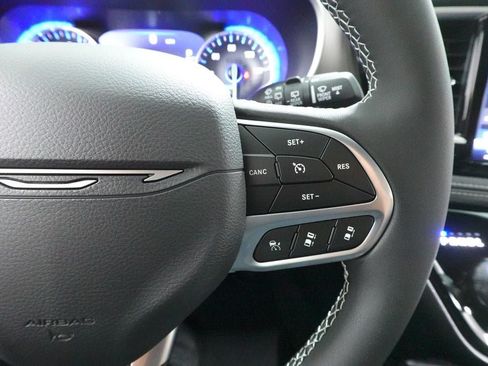 New 2027 Chrysler Pacifica Select FWD image 12