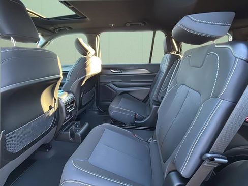 New 2025 Jeep Grand Cherokee L Laredo image 21