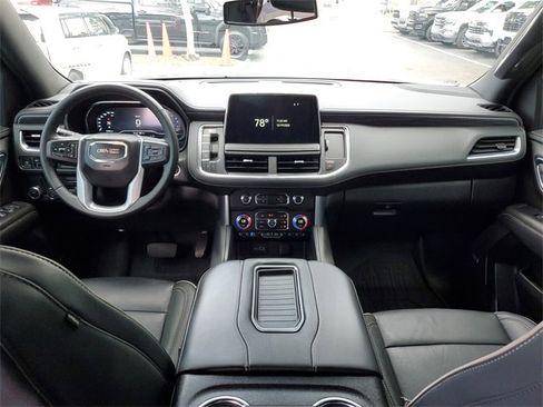 Used 2024 GMC Yukon XL SLT w/ SLT Luxury Package image 11
