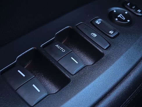 Used 2025 Honda HR-V LX image 17