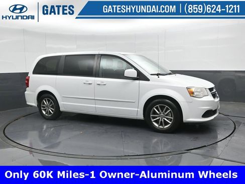 Used 2016 Dodge Grand Caravan SE image 1