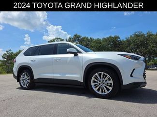 Used 2024 Toyota Grand Highlander AWD video 1