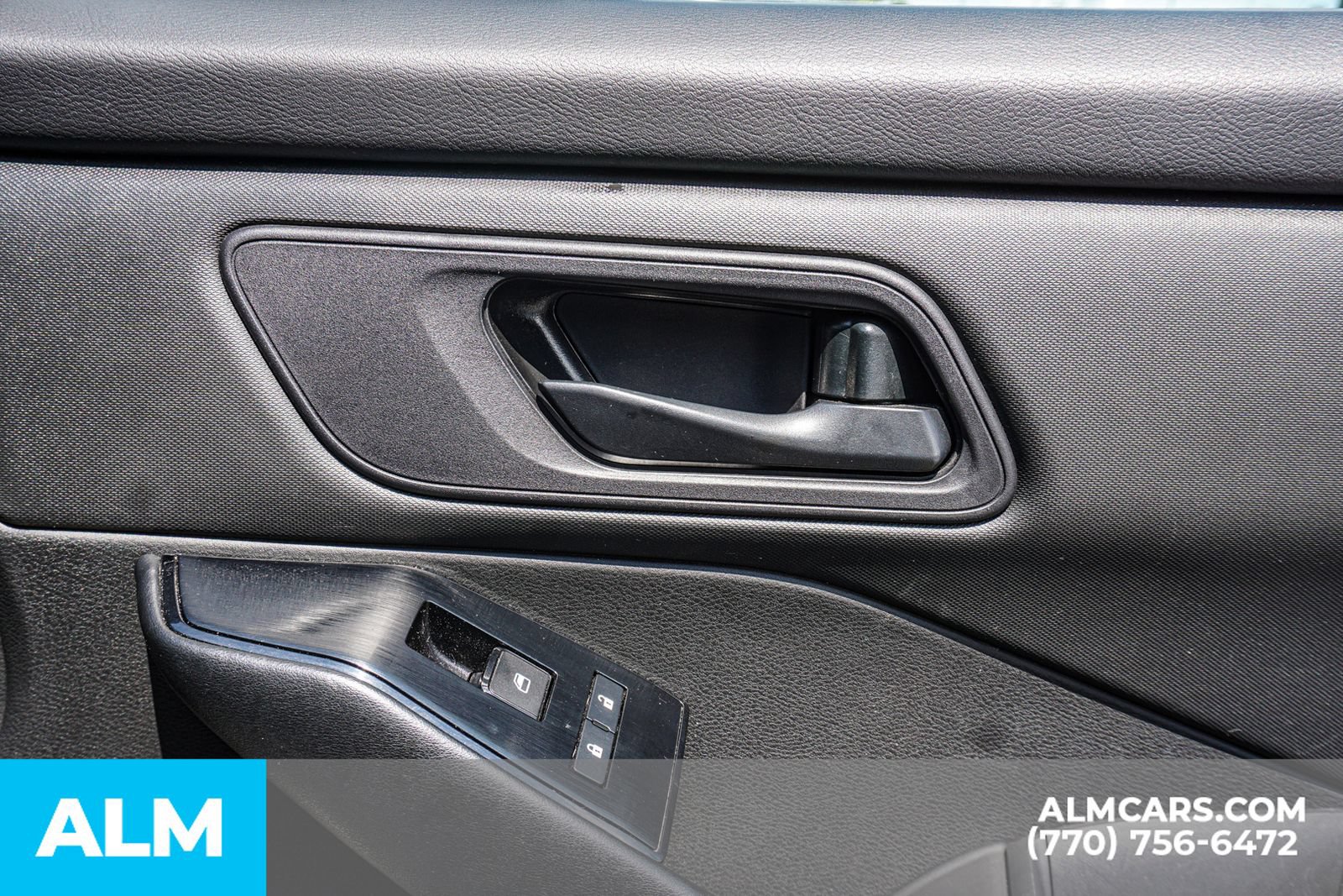 Used 2024 Nissan Rogue S FWD image 46