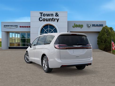 New 2026 Chrysler Pacifica Select AWD/4WD image 29