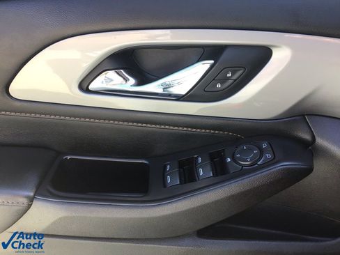 Used 2021 Chevrolet Traverse LT image 31