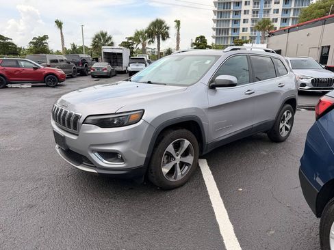 Used 2019 Jeep Cherokee Limited AWD/4WD image 3