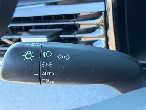 Used 2025 Toyota Camry LE AWD/4WD image 15