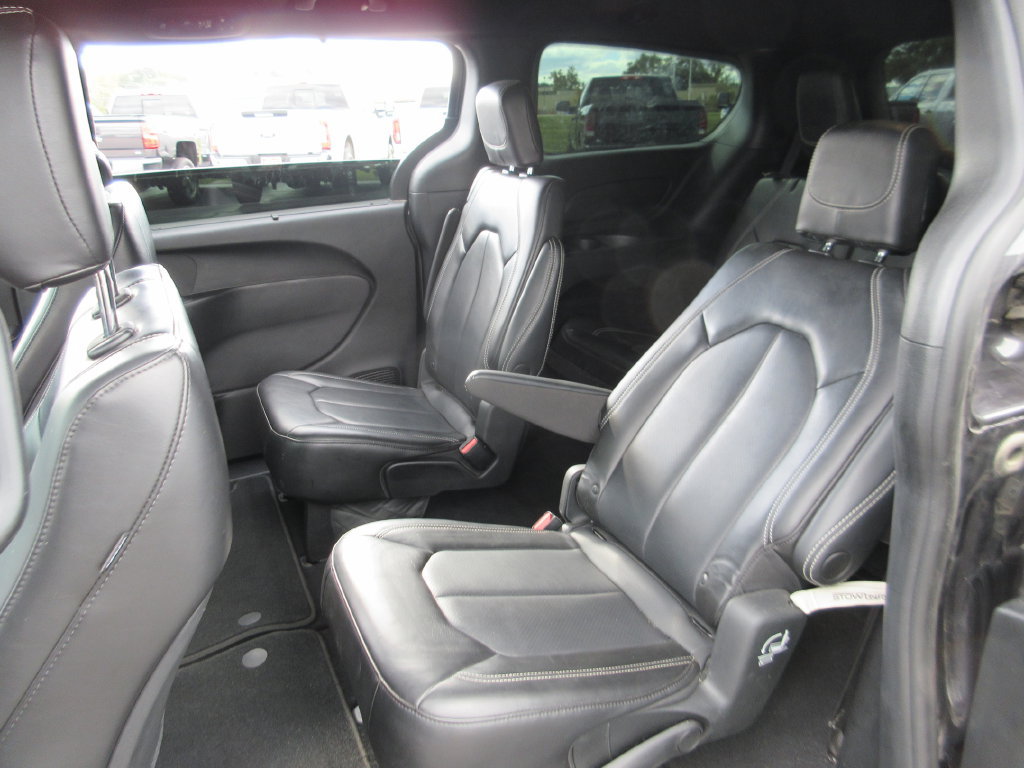 Used 2023 Chrysler Pacifica Touring-L w/ S Appearance Package FWD image 20