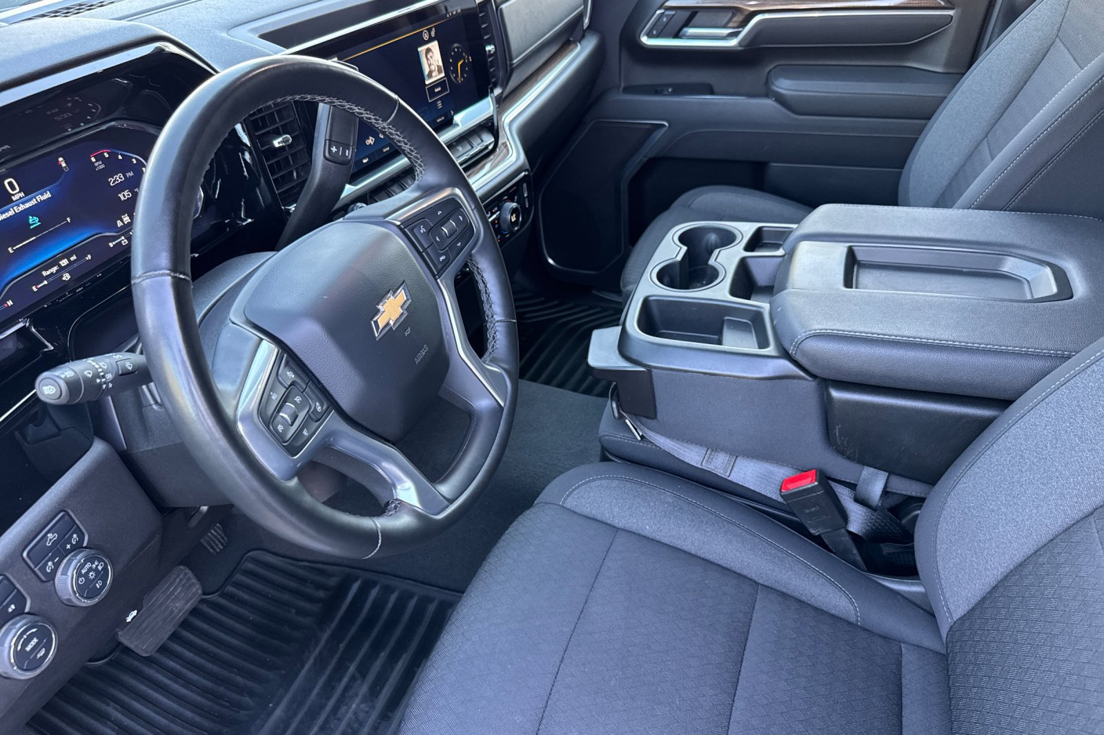 Used 2025 Chevrolet Silverado 2500 LT w/ Convenience Package AWD/4WD image 9
