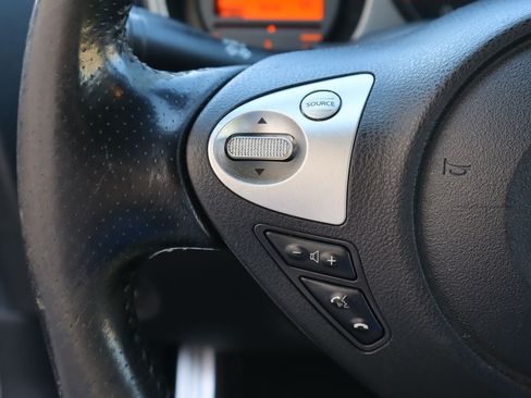 Used 2016 Nissan 370Z Coupe RWD image 10