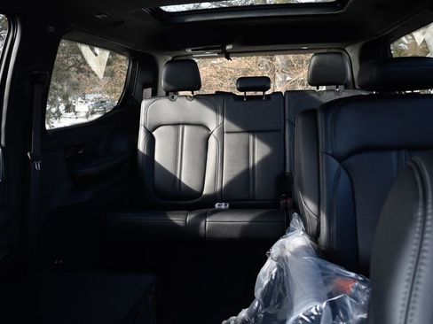 New 2026 Jeep Grand Wagoneer Summit w/ Premium Group III AWD/4WD image 37