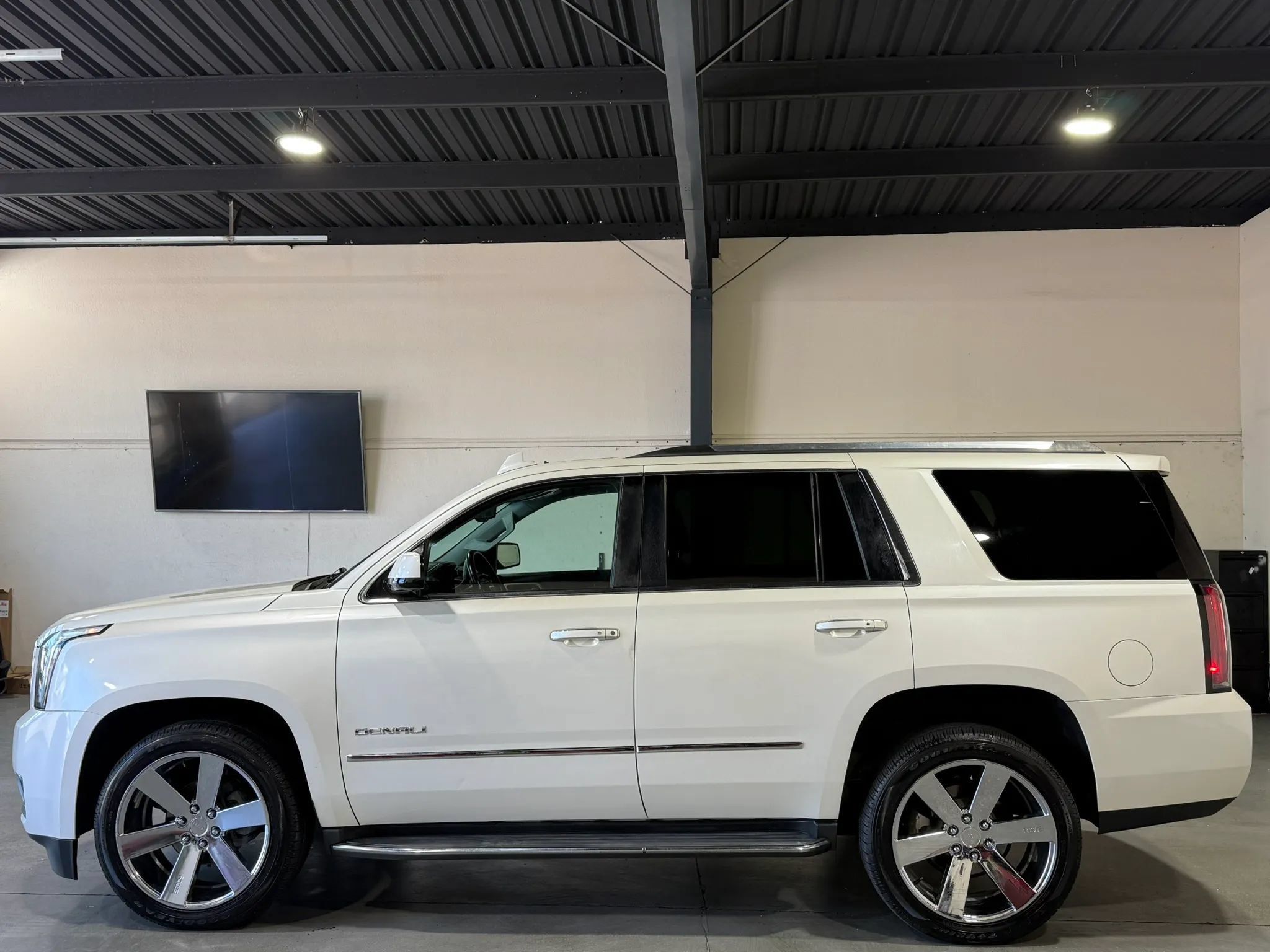 Used 2015 GMC Yukon Denali w/ Open Road Package AWD/4WD image 5