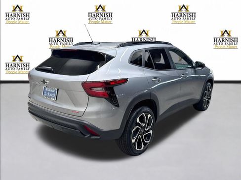 New 2026 Chevrolet Trax RS w/ Sunroof Package FWD image 5