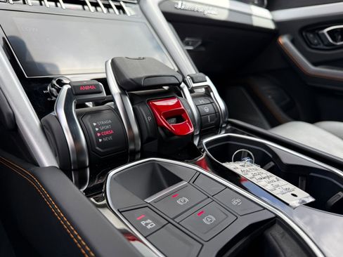 Used 2020 Lamborghini Urus AWD/4WD image 25