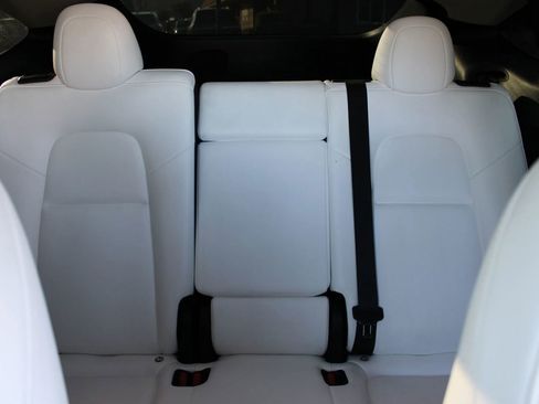 Used 2024 Tesla Model Y 2WD image 15