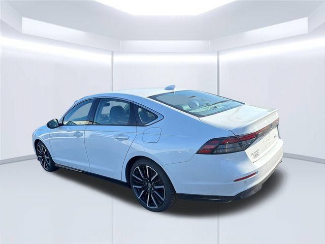 Used 2024 Honda Accord Touring image 3